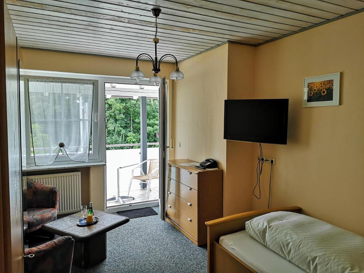 Pension Martinus นอยชตัดท์ อัน แดร์ โดเนา ภายนอก รูปภาพ